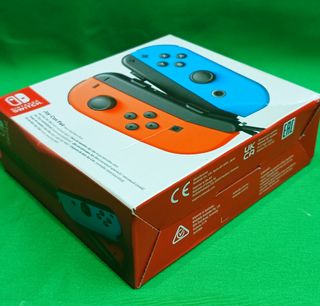 Nintendo Switch Joy-Con Par Rojo/Azul Neón + Funda