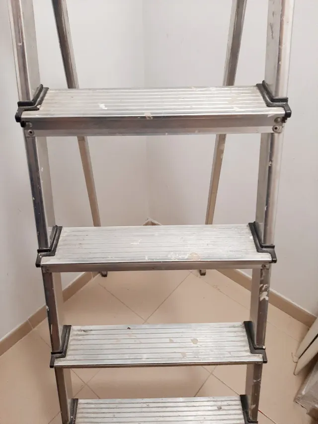 Escalera 6 peldaños aluminio
