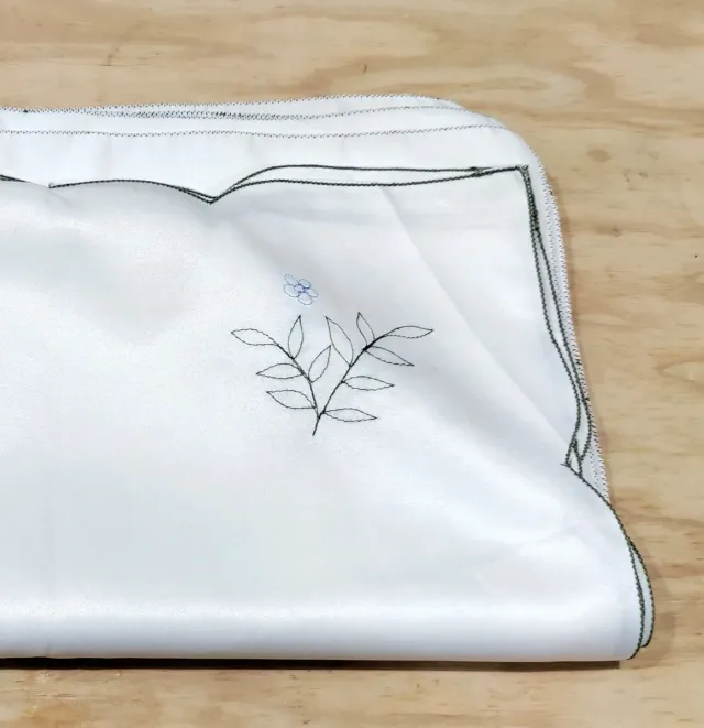 Servilletas de tela bordadas con flor azul