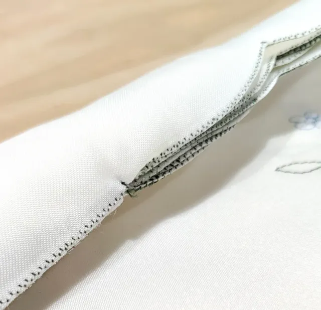 Servilletas de tela bordadas con flor azul