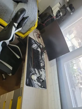 Dormitorio juvenil madera y plástico