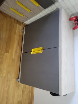 Dormitorio juvenil madera y plástico