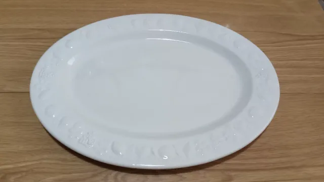 Fuente ovalada de porcelana blanca