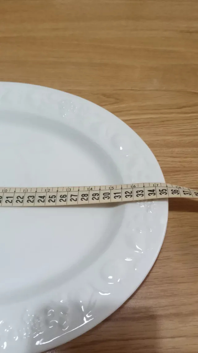 Fuente ovalada de porcelana blanca