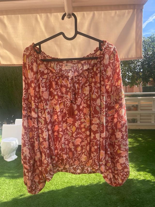 Blusa Billabong floral manga larga
