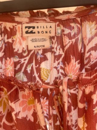 Blusa Billabong floral manga larga