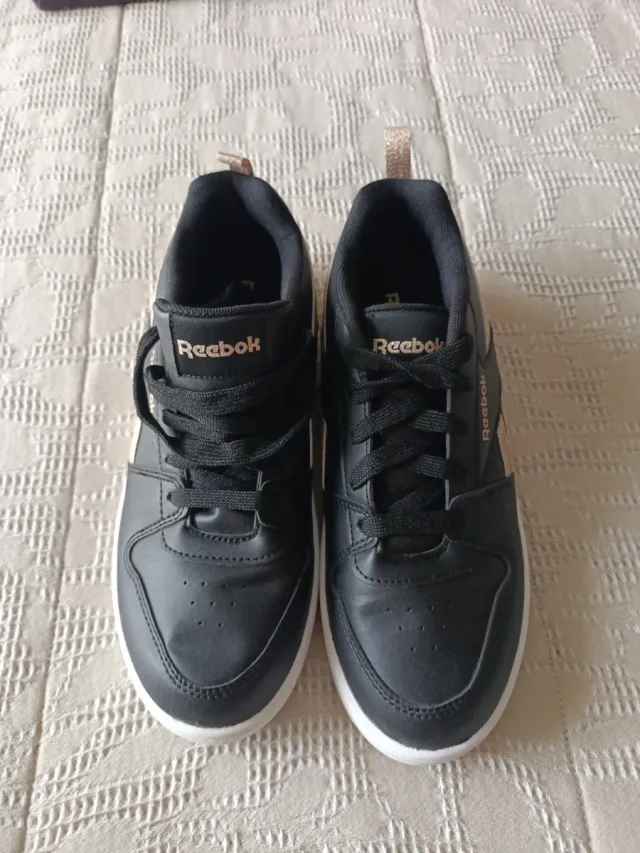 Zapatillas Reebok Negras y Doradas