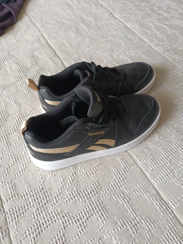 Zapatillas Reebok Negras y Doradas