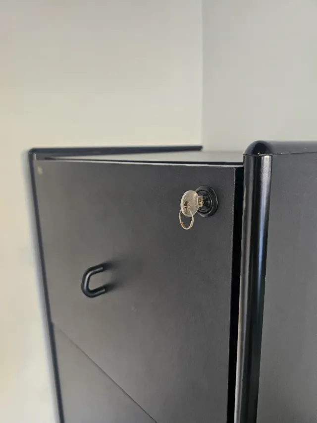 Archivador Metálico Negro