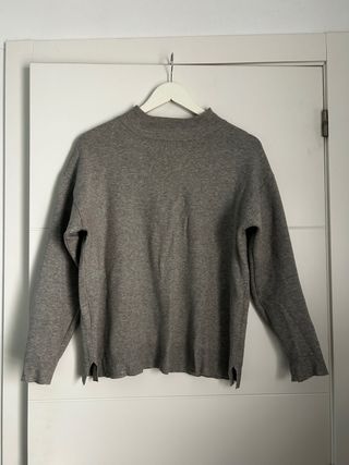 Jersey gris cuello alto