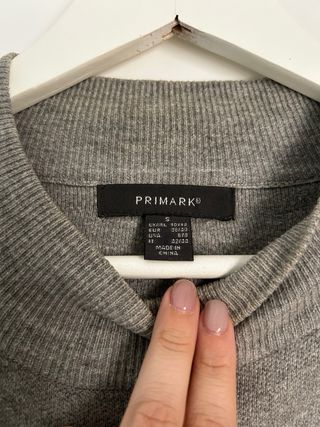 Jersey gris cuello alto