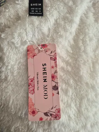 Casaco Crop Fofinho Branco com Capuz