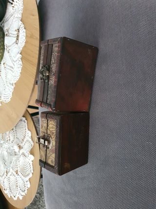 2 Cofre joyero de madera y metal 10€ 2p