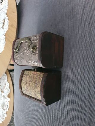 2 Cofre joyero de madera y metal 10€ 2p