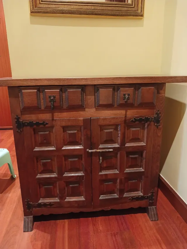 Mueble rústico de madera