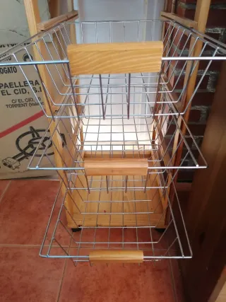 Carrello per verdura in legno e metallo