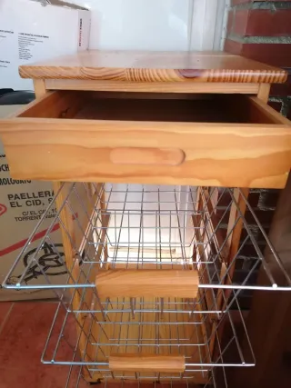 Carrello per verdura in legno e metallo