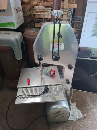 Sierra de huesos trifásica