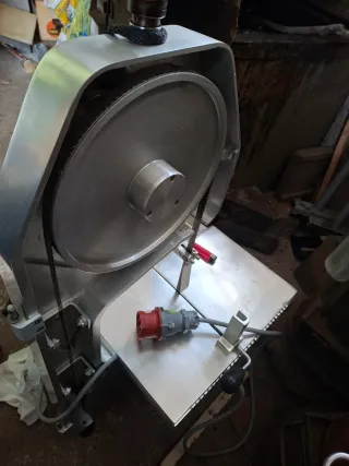 Sierra de huesos trifásica