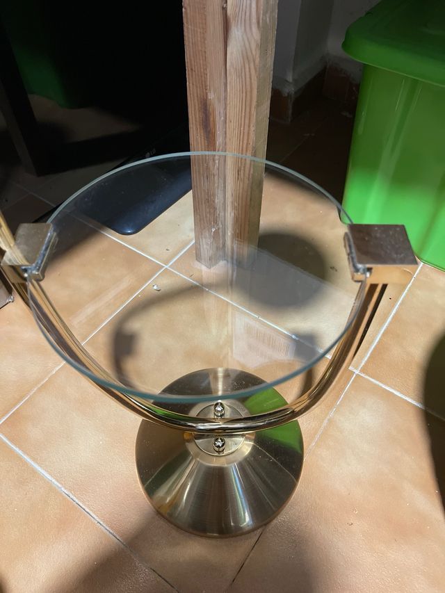 Cenicero de pie dorado con cristal