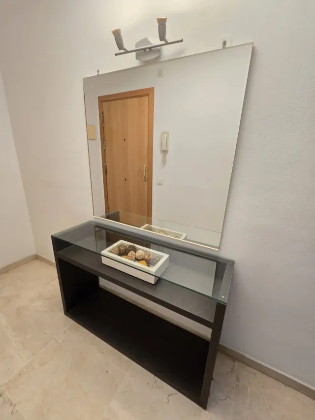 Mueble recibidor madera y cristal