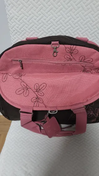 Bolso marrón y rosa con bordado