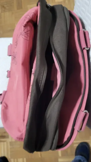Bolso marrón y rosa con bordado