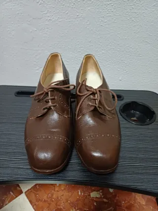 Zapatos brogue marrones. Talla 38