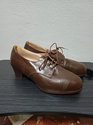 Zapatos brogue marrones. Talla 38