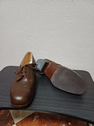 Zapatos brogue marrones. Talla 38