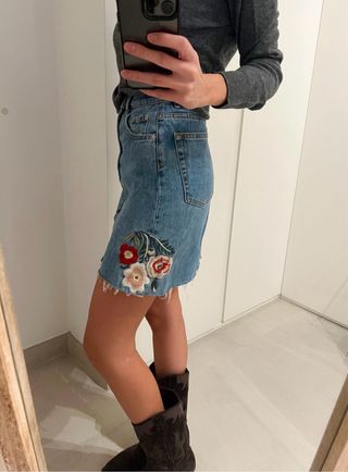 Falda denim bordada Zara