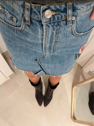 Falda denim bordada Zara
