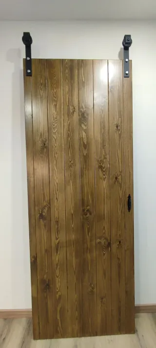 Puerta granero madera maciza con guía