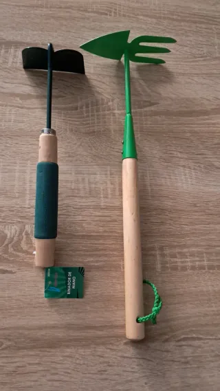 2 Utensilios Jardinería: Azada y Horquilla