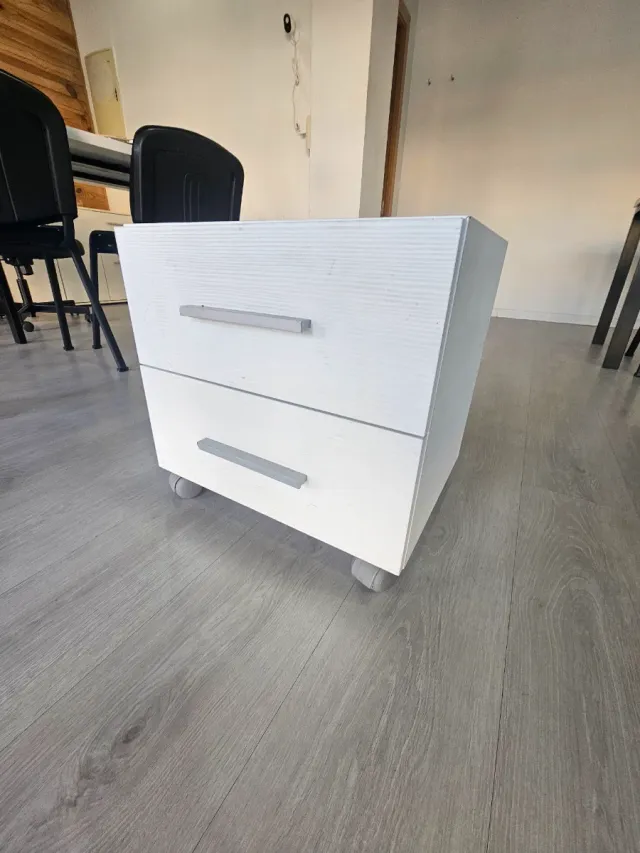 Cajonera blanca con ruedas
