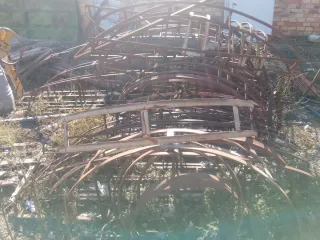 Material de construcción metálico