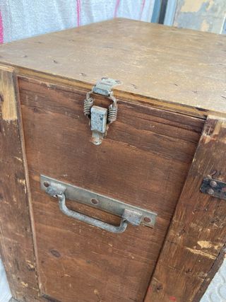 Antigua caja de transportes