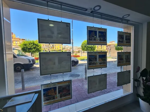 9 Paneles LED A3 para escaparates inmobiliarios