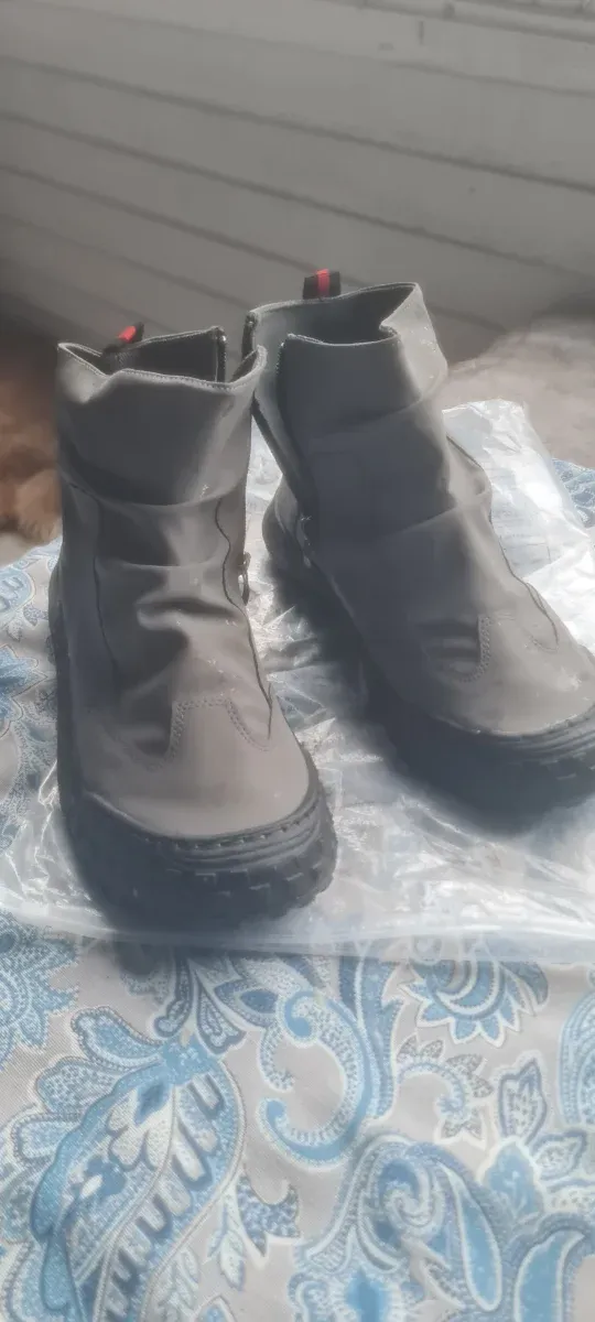 Botas unisex impermeables grises