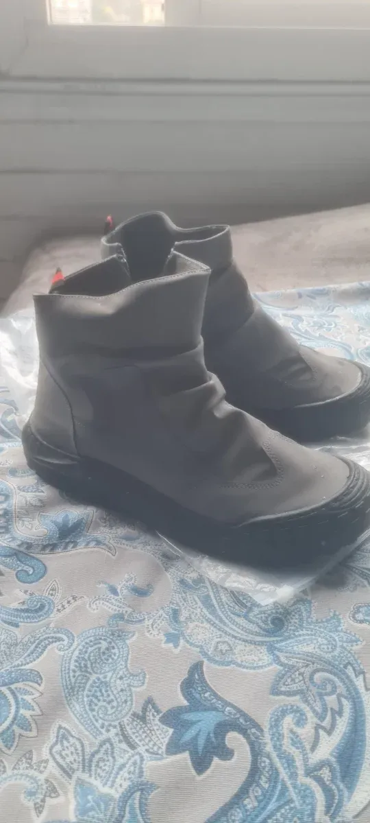 Botas unisex impermeables grises