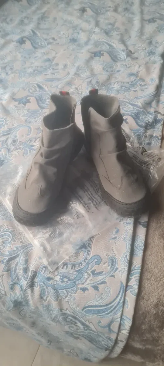 Botas unisex impermeables grises