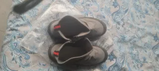 Botas unisex impermeables grises