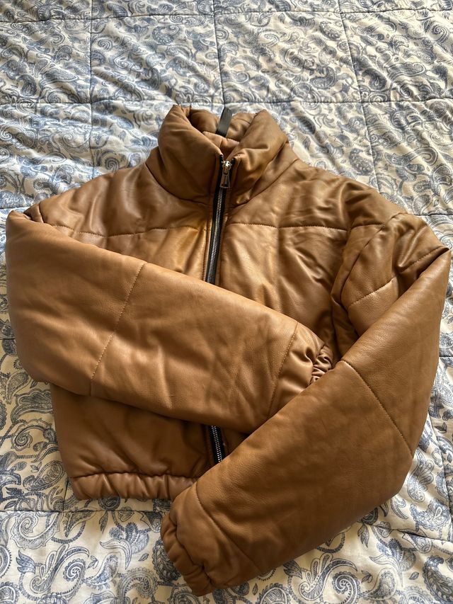 Chaqueta efecto piel marrón