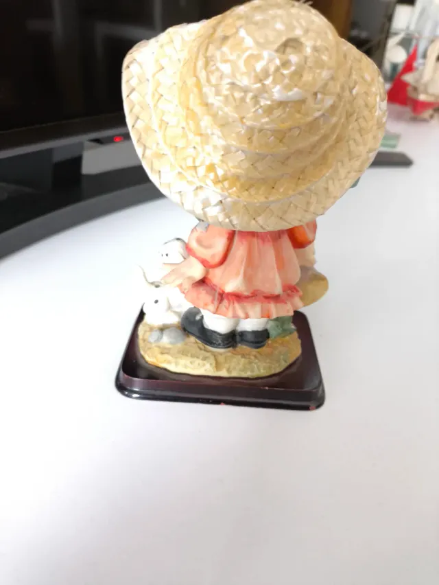 Muñeca de cerámica con perro dálmata