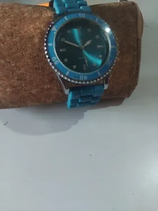 Reloj de hombre azul y plateado