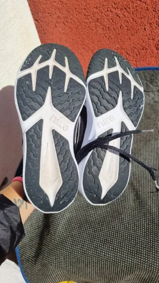 Zapatillas Nike Negras y Blancas