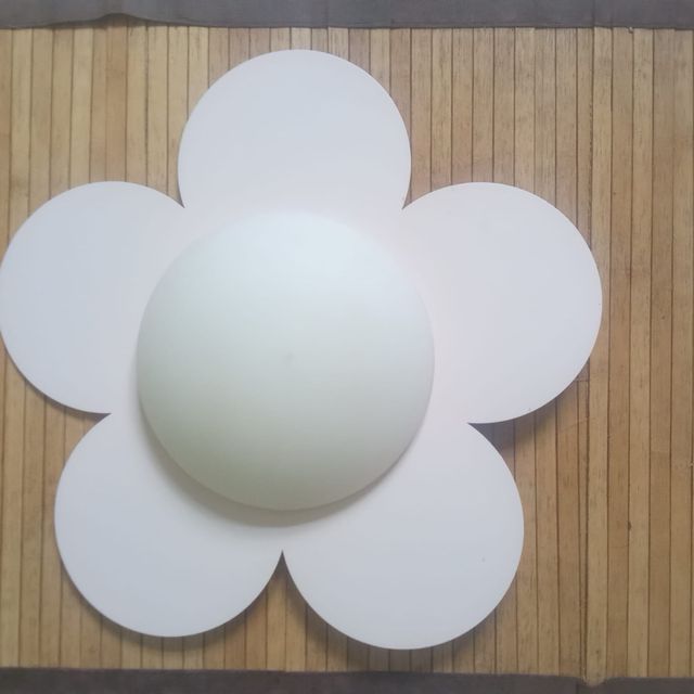 Plafón den flor blanco