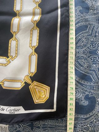 Lenço Cartier Preto e Dourado