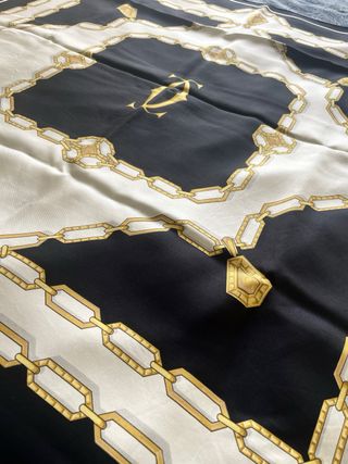Lenço Cartier Preto e Dourado