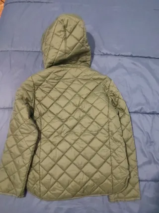 Cazadora acolchada verde con cremallera